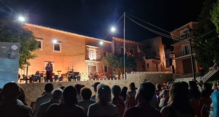 “La Noche de las Candelas” en Albares sorprendió al público con un viaje musical por el Renacimiento y un sentido homenaje a los refugiados ucranianos 1 “La Noche de las Candelas” en Albares sorprendió al público con un viaje musical por el Renacimiento y un sentido homenaje a los refugiados ucranianos