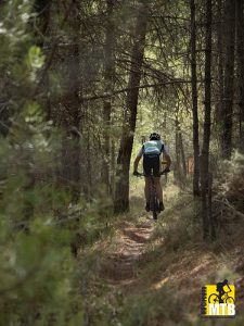 Lola Castellote  y Oleg Chuzhda, que repite victoria, los mejores en las montañas de Cañizares