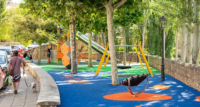 Los niños de Trillo, Azañón, La Puerta, Morillejo y Viana de Mondéjar estrenan nuevos parques infantiles