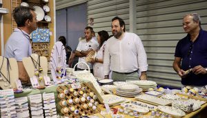 Paco Núñez visita la Feria de Artesanía de Cuenca