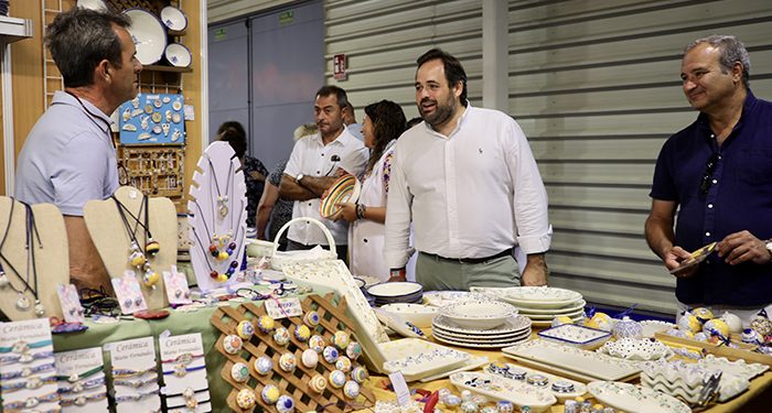Paco Núñez visita la Feria de Artesanía de Cuenca 1 Paco Núñez visita la Feria de Artesanía de Cuenca