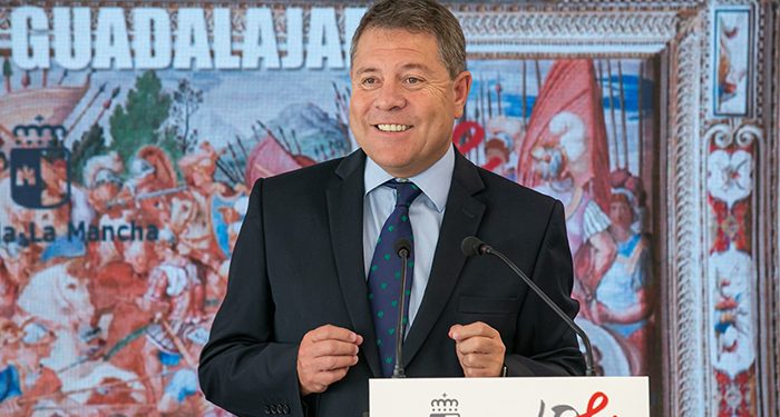 Page garantiza el mantenimiento del grueso de las contrataciones en materia sanitaria y compromete 2.200 puestos más en esta área para la próxima legislatura