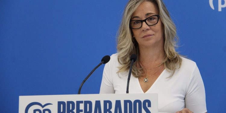 Merino exige a Page abandonar su política de “brazos cruzados” y abrir las Cortes 1 rueda de prensa de lola merino 8