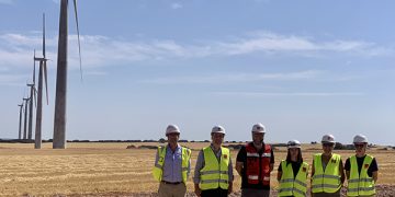 Tierraseca destaca la posición privilegiada de nuestro país en producción de energías renovables durante su visita el ‘Parque Eólico GECAMA’ en Tébar