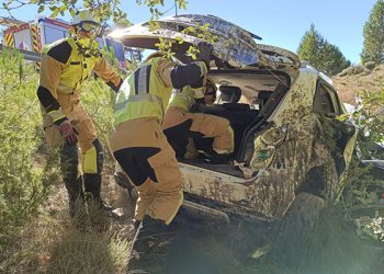 Trasladados al hospital Virgen de la Luz dos hombres tras sufrir un accidente de tráfico en Monteagudo de las Salinas