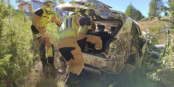 Trasladados al hospital Virgen de la Luz dos hombres tras sufrir un accidente de tráfico en Monteagudo de las Salinas