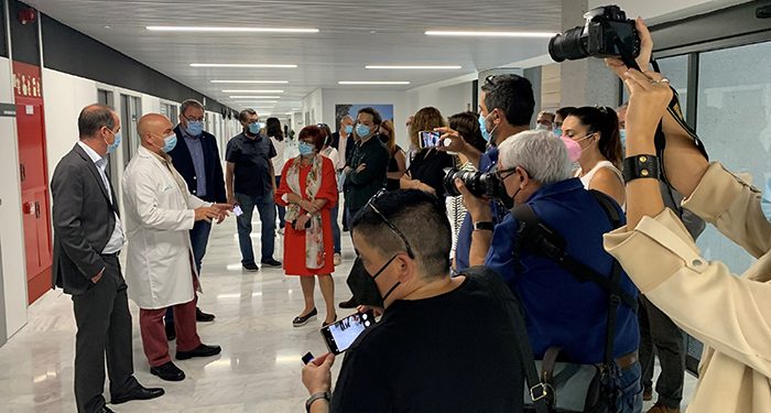 Colectivos sanitarios, sociosanitarios, tejido social y representantes públicos conocen las instalaciones de la ampliación del Hospital de Guadalajara