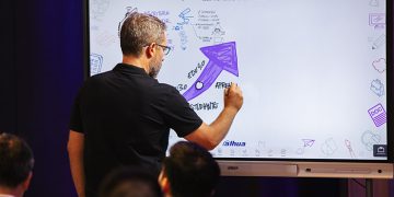 DeepHub Smart Interactive Whiteboard la pizarra interactiva de Dahua para el nuevo curso