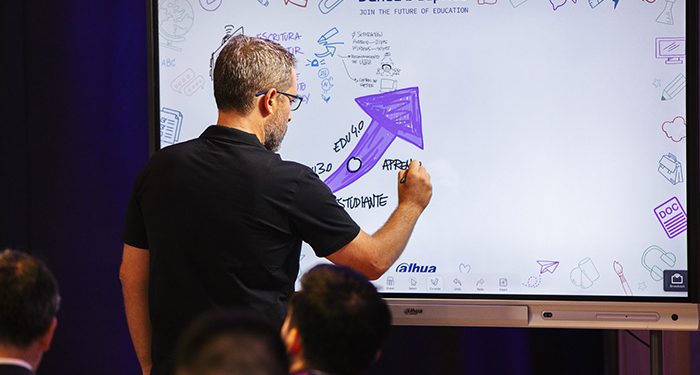 DeepHub Smart Interactive Whiteboard la pizarra interactiva de Dahua para el nuevo curso