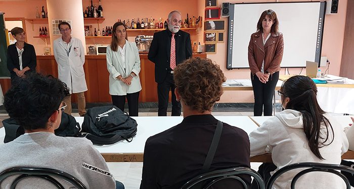 El ciclo de FP de Servicios en Restauración que se oferta en Guadalajara pasa a ser dual tras un acuerdo de colaboración entre el Gobierno regional y la Fundación Mahou 1 El ciclo de FP de Servicios en Restauración que se oferta en Guadalajara pasa a ser dual tras un acuerdo de colaboración entre el Gobierno regional y la Fundación Mahou