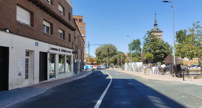 El doble sentido de circulación en la calle Santiago Ramón y Cajal quedará abierto al tráfico rodado este miércoles