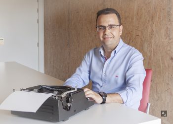 El escritor iniestense Pedro Martínez publica su primera novela bajo el título Cuando aprendí a vivir