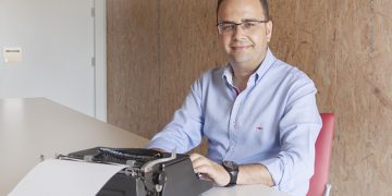 El escritor iniestense Pedro Martínez publica su primera novela bajo el título Cuando aprendí a vivir