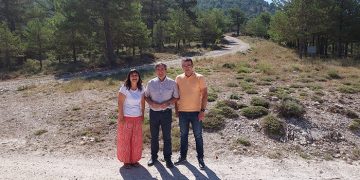 El Gobierno regional mejora dos caminos en Cañete que dan acceso al monte ´Cabeza de don Pedro´ con una longitud de seis kilómetros