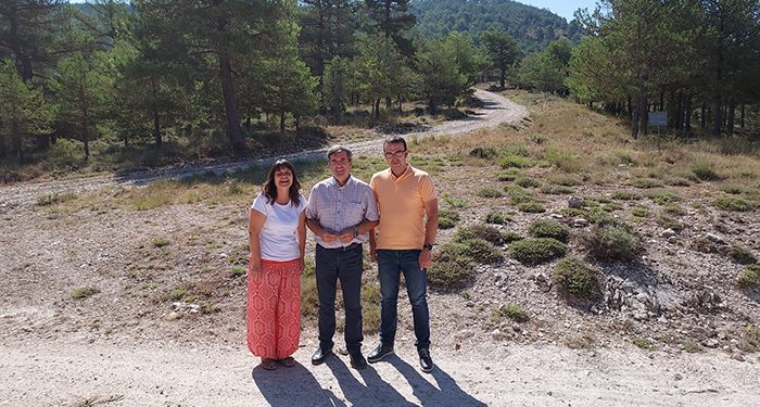 El Gobierno regional mejora dos caminos en Cañete que dan acceso al monte ´Cabeza de don Pedro´ con una longitud de seis kilómetros