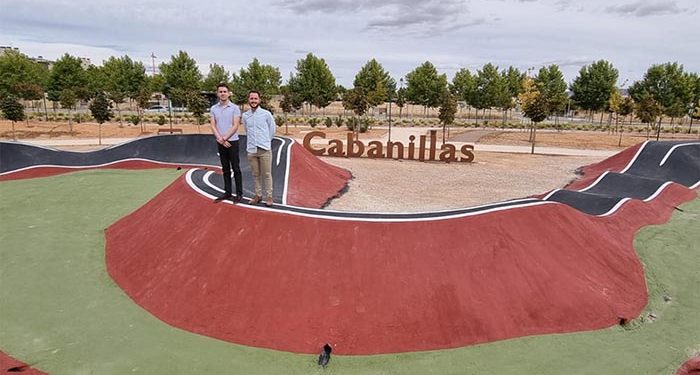 El Parque Elena de la Cruz de Cabanillas ya cuenta con su espectacular «pump track»