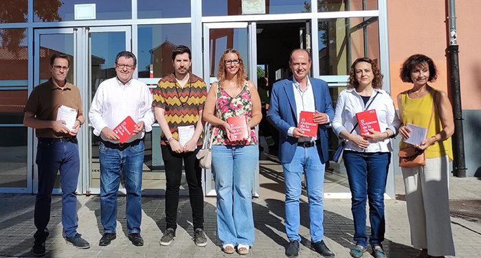 El PSOE de Guadalajara informa a pie de calle de la puesta en marcha de la gratuidad de los abonos de Renfe para Cercanías y media distancia 1 El PSOE de Guadalajara informa a pie de calle de la puesta en marcha de la gratuidad de los abonos de Renfe para Cercanías y media distancia