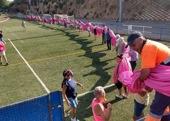 Intento de Récord Guinness al lazo rosa más grande del mundo contra el cáncer de mama en las montañas ‘Tetas de Viana’