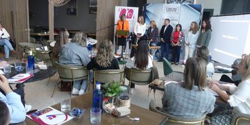 La Asociación Provincial de Mujeres Empresarias de Cuenca reúne a cerca de medio centenar de personas para informarse sobre ayudas del Gobierno regional