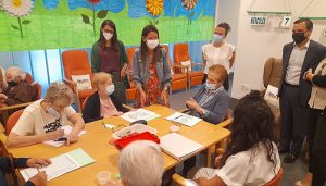 La consejera de Bienestar Social de Castilla-La Mancha visita la residencia El Balconcillo de Guadalajara