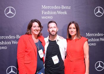 La Junta valora la presencia de la moda de la región en la Mercedes-Benz Fashion Week y la apuesta por técnicas artesanas en la colección de JC Pajares