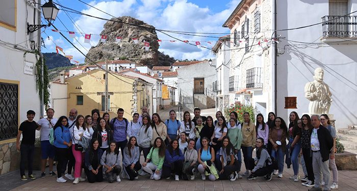 Las futuras maestras de Educación Infantil inician sus clases en la Serranía de Cuenca 1 Las futuras maestras de Educación Infantil inician sus clases en la Serranía de Cuenca