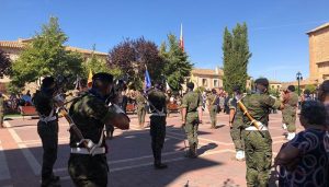 Los ciudadanos de Sisante se vuelcan en su Homenaje a la Bandera