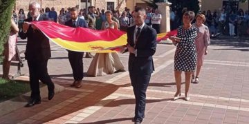 Los ciudadanos de Sisante se vuelcan en su Homenaje a la Bandera