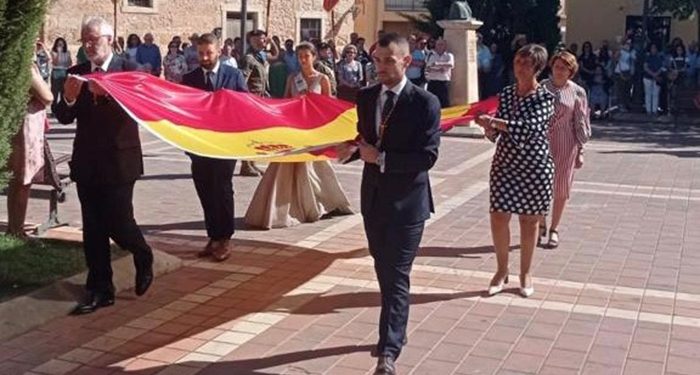 Los ciudadanos de Sisante se vuelcan en su Homenaje a la Bandera 1 Los ciudadanos de Sisante se vuelcan en su Homenaje a la Bandera