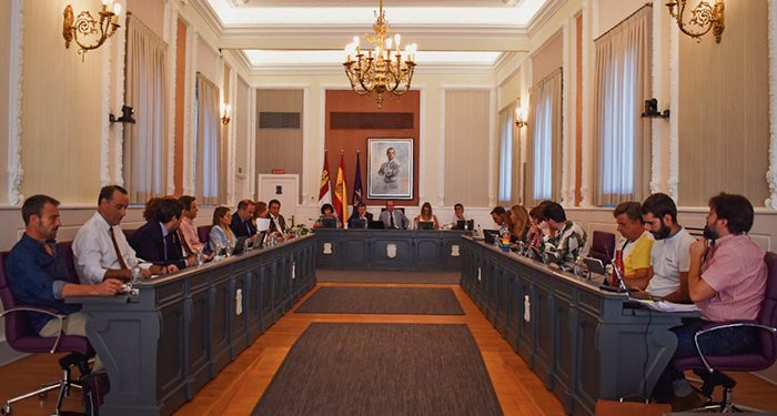 Lucía de Luz “Este Ayuntamiento no tiene ningún problema de financiación, pagamos a 6,8 días y eso genera seguridad”