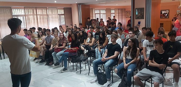 Luismi Regidor, exconcursante de MasterChef 10, inaugura el curso escolar del Centro Integrado de Formación Profesional de Guadalajara