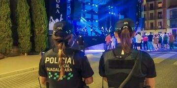Trasladada al Hospital de Guadalajara una joven tras manifestar a la Policía Local haber sufrido un pinchazo en la Fuente de la Niña