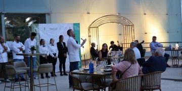 Un globo aerostático, dinosaurios, un trío de cuerda en el MUPA y el Júcar para promocionar la candidatura de Cuenca a Capital Española de la Gastronomía en su recta final