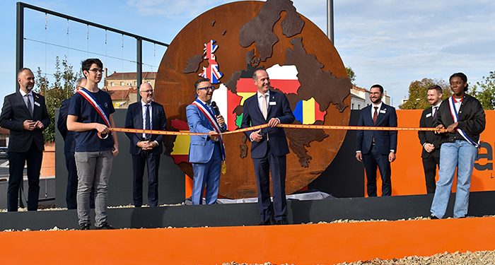 Alberto Rojo participa en la inauguración del monumento a las ciudades hermanadas con la localidad francesa de Roanne 1 Alberto Rojo participa en la inauguración del monumento a las ciudades hermanadas con la localidad francesa de Roanne