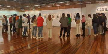 Alumnos  y alumnas de la Escuela de Arte de Guadalajara realizan un taller en la exposición de Saura en la Diputación