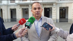 Carnicero denuncia el “ridículo nacional” que ha hecho Rojo en la licitación del parking de la calle Hermanos Fernández Galiano