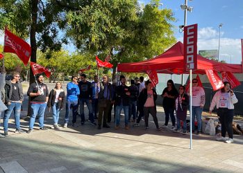 Concentración en Jazzplat-Guadalajara contra los despidos ‘traumáticos e injustificados’ de cuatro personas y la pretensión de echar a otras cincuenta