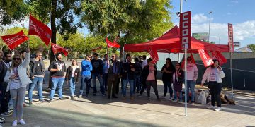 Concentración en Jazzplat-Guadalajara contra los despidos ‘traumáticos e injustificados’ de cuatro personas y la pretensión de echar a otras cincuenta