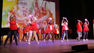 Cruz Roja Cuenca congrega a unos 200 mayores para celebrar “su día” a golpe de palmas y humor