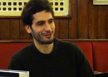 El escritor vitoriano Álvaro Urbina se reunirá este jueves de manera virtual con Las Casas Ahorcadas