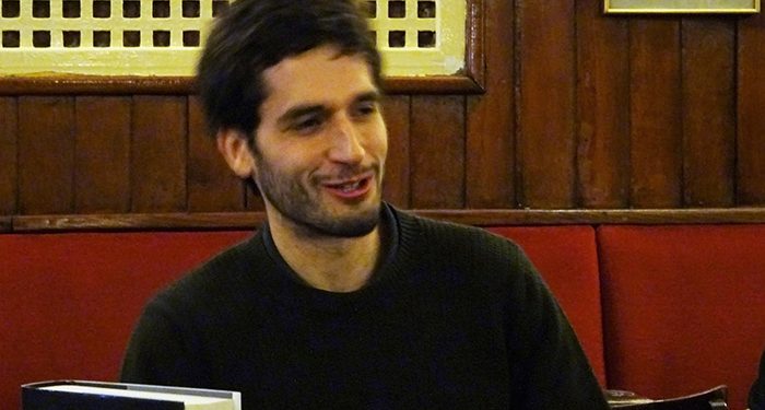 El escritor vitoriano Álvaro Urbina se reunirá este jueves de manera virtual con Las Casas Ahorcadas