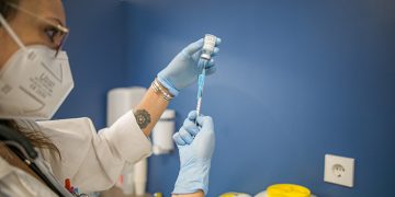 El Gobierno de Castilla-La Mancha insiste en la importancia de la vacunación simultánea frente a la gripe y a la Covid-19