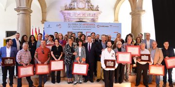 El Gobierno de Castilla-La Mancha otorga a Fernando Alcalde la Medalla al Mérito Artesano y amplía con cinco placas y 14 nuevos Maestros y Maestras Artesanas el reconocimiento al sector