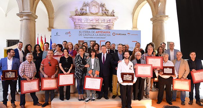 El Gobierno de Castilla-La Mancha otorga a Fernando Alcalde la Medalla al Mérito Artesano y amplía con cinco placas y 14 nuevos Maestros y Maestras Artesanas el reconocimiento al sector
