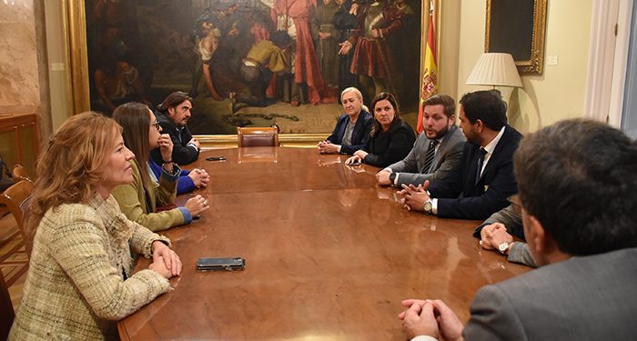 El Gobierno regional destinará 700.000 euros al descuento del 50 por ciento en los abonos del Convenio de Transportes con Madrid, del que se benefician 35.000 castellanomanchegos 1 El Gobierno regional destinará 700.000 euros al descuento del 50 por ciento en los abonos del Convenio de Transportes con Madrid, del que se benefician 35.000 castellanomanchegos