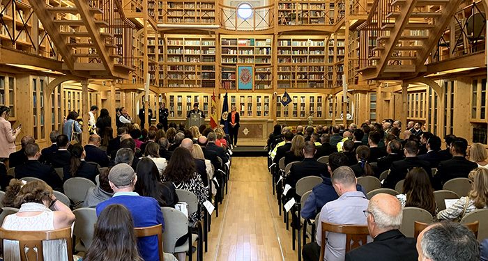 El reconocimiento a la labor de la Policía Nacional en la Violencia de Género, protagonista en el acto institucional en Cuenca con motivo del día del patrón