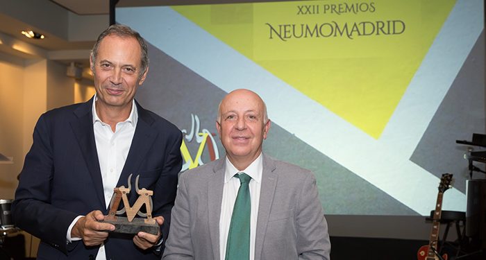 El servicio de Neumología del Hospital de Guadalajara suma un nuevo reconocimiento con la concesión del premio ‘Neumólogo del año’ a José Luis Izquierdo