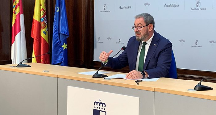 Eusebio Robles: “García-Page ha demostrado conocer y dar respuesta a las necesidades de Guadalajara con rigor, compromiso y lealtad a la ciudadanía” 1 Eusebio Robles “García-Page ha demostrado conocer y dar respuesta a las necesidades de Guadalajara con rigor, compromiso y lealtad a la ciudadanía”