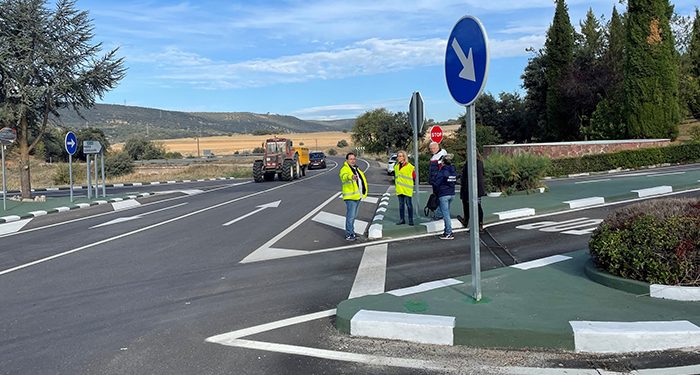 Fomento ejecuta obras de mejora en el cruce de acceso a la urbanización Las Fuentes, en Fuentenovilla 1 Fomento ejecuta obras de mejora en el cruce de acceso a la urbanización Las Fuentes, en Fuentenovilla