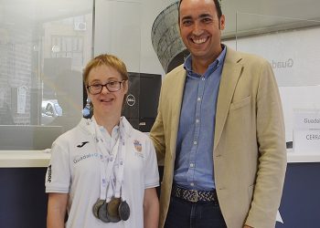 Guadalagua renueva su compromiso con la nadadora Marta Martínez Agustín